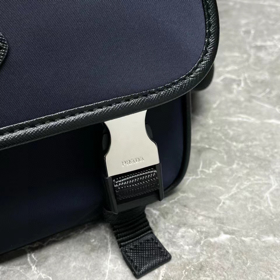 Prada Messenger/Kuriertasche Größe: 22 x 16 x 5 cm