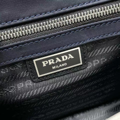 Prada Messenger/Kuriertasche Größe: 22 x 16 x 5 cm