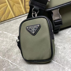 Prada 邮差包 尺寸：22*16*5cm