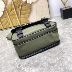 Prada 邮差包 尺寸：22*16*5cm