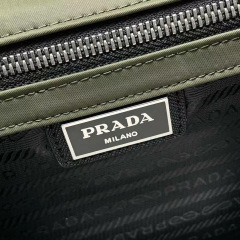 Prada 邮差包 尺寸：22*16*5cm