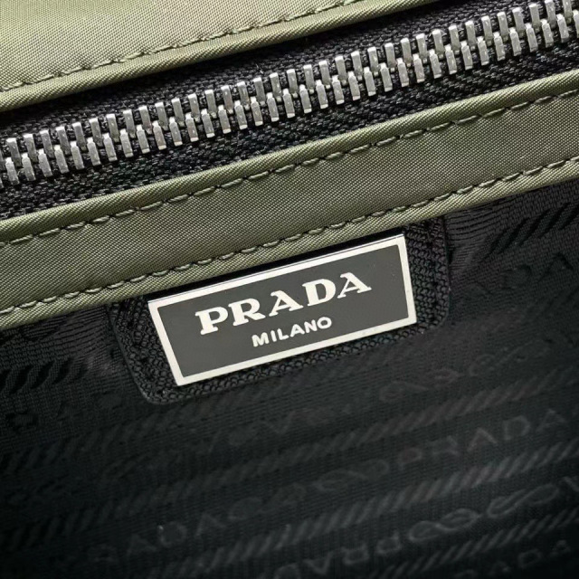 Prada 邮差包 尺寸：22*16*5cm