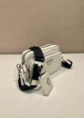 Prada 单肩包 尺寸：20*13.5*7cm
