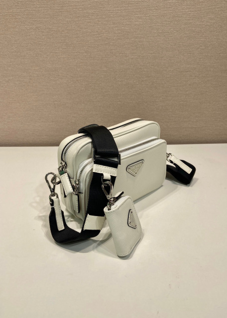 Prada 单肩包 尺寸：20*13.5*7cm