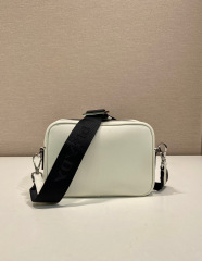 Prada 单肩包 尺寸：20*13.5*7cm
