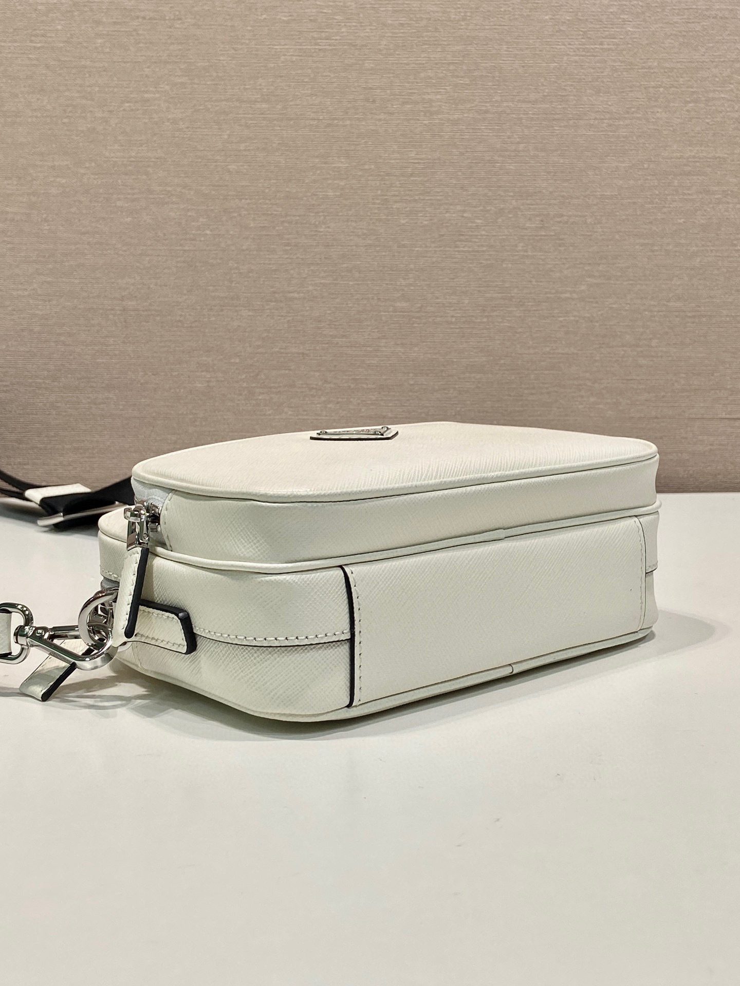 Prada 单肩包 尺寸：20*13.5*7cm
