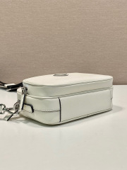 Prada 单肩包 尺寸：20*13.5*7cm