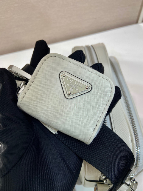 Prada 单肩包 尺寸：20*13.5*7cm