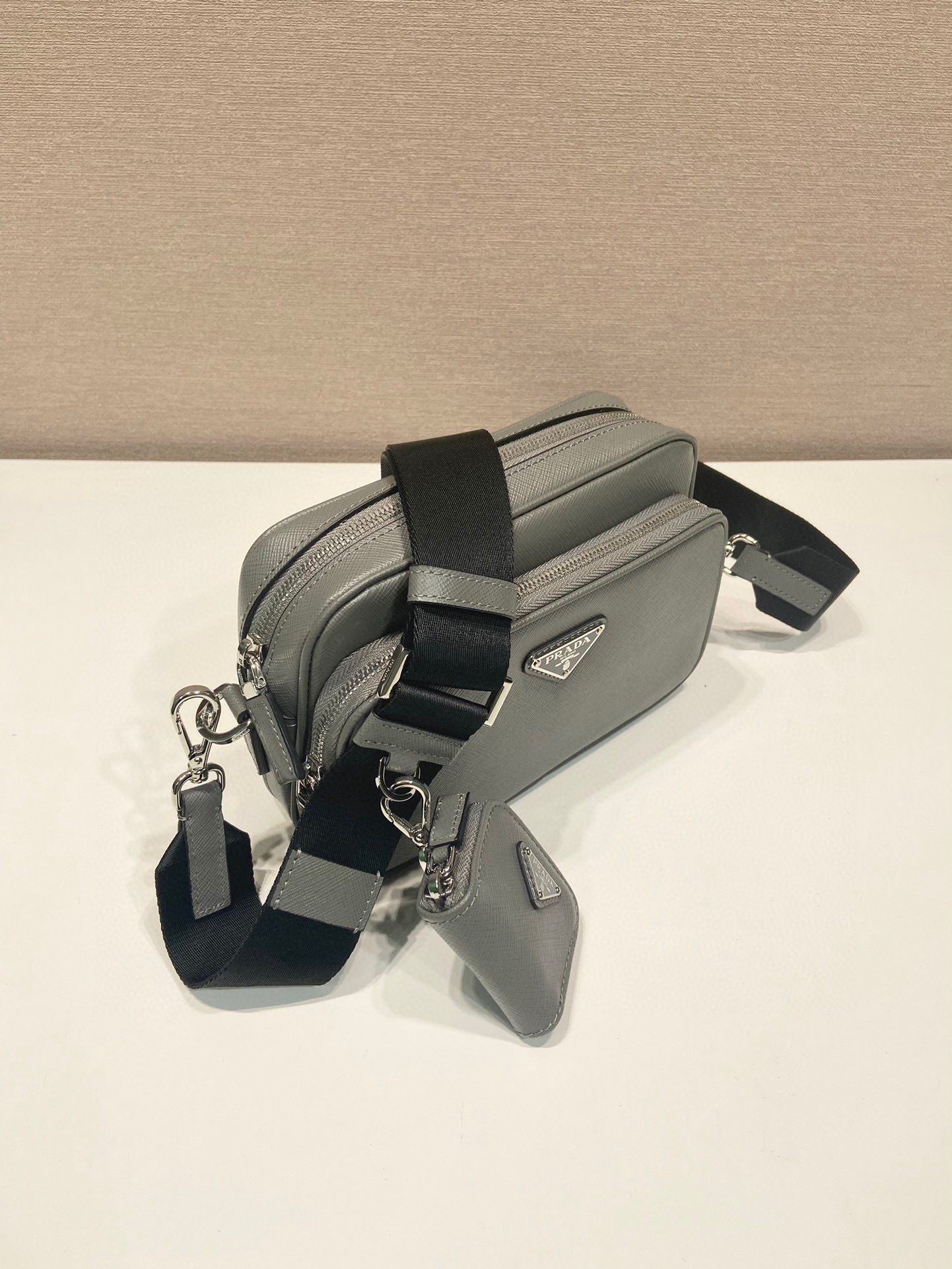 Prada 单肩包 尺寸：20*13.5*7cm