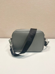 Prada 单肩包 尺寸：20*13.5*7cm