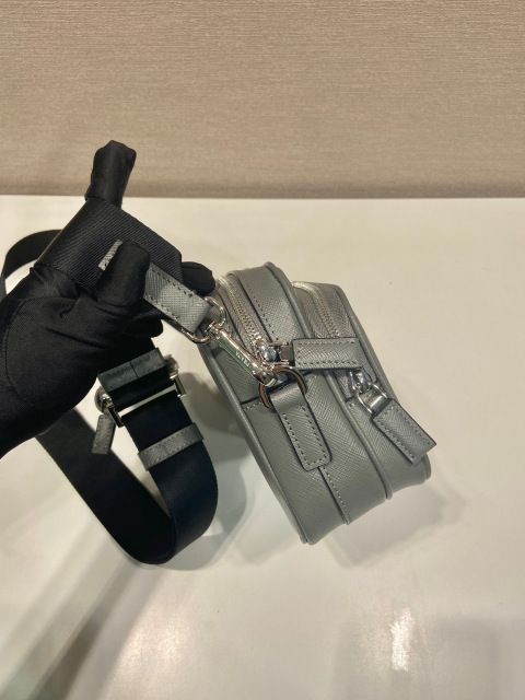 Prada 单肩包 尺寸：20*13.5*7cm