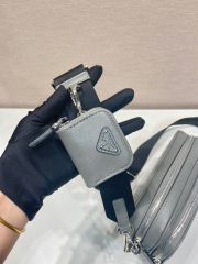 Prada 单肩包 尺寸：20*13.5*7cm