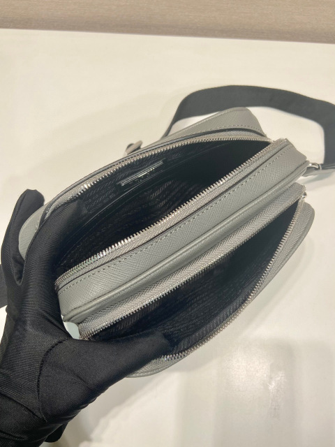 Prada 单肩包 尺寸：20*13.5*7cm