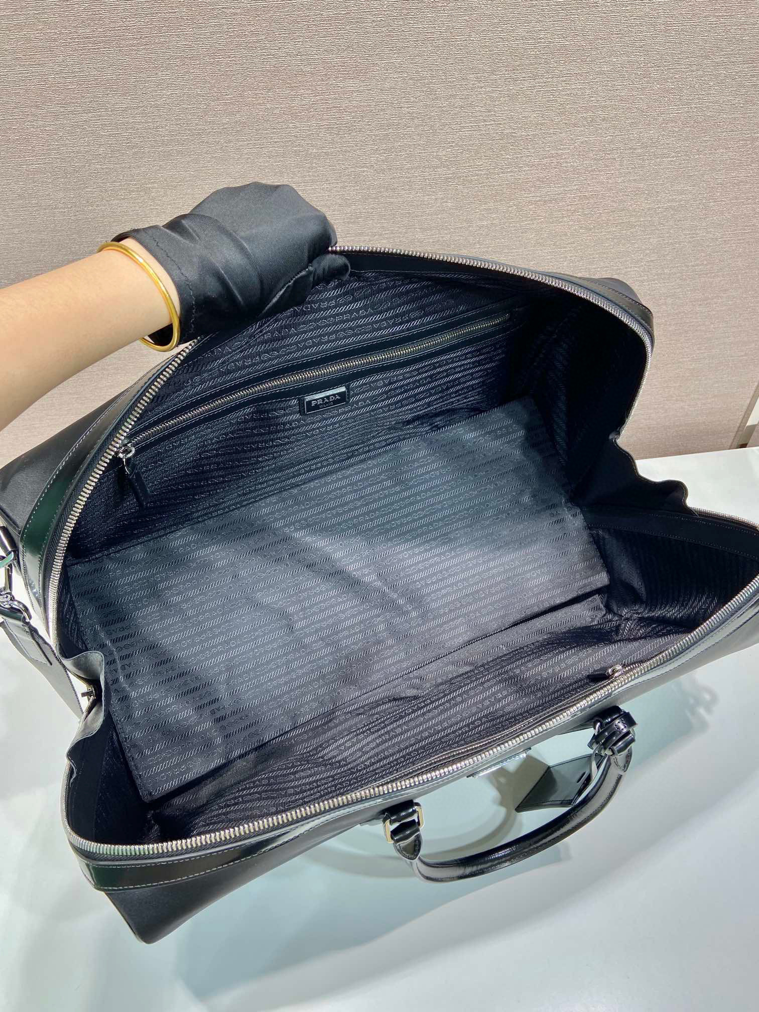 Prada Reisetasche Größe: 50 x 27,5 x 25 cm