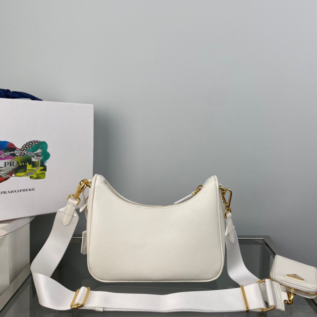 Prada 腋下包 尺寸：22*18*6.5cm