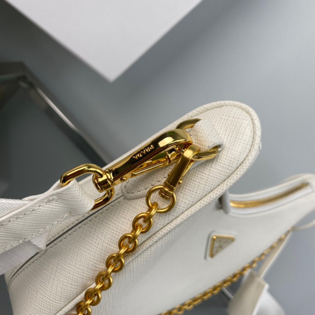 Prada 腋下包 尺寸：22*18*6.5cm