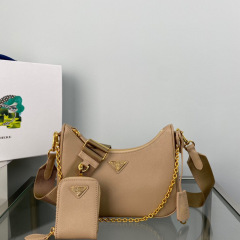 Prada 腋下包 尺寸：22*18*6.5cm