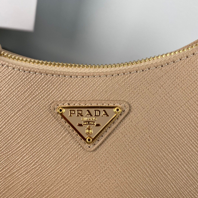 Prada 腋下包 尺寸：22*18*6.5cm