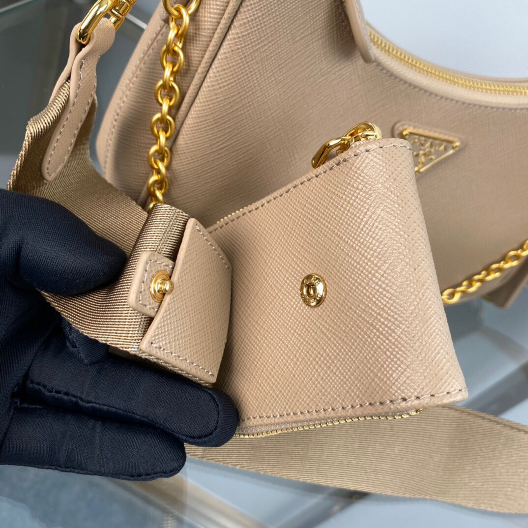 Prada 腋下包 尺寸：22*18*6.5cm