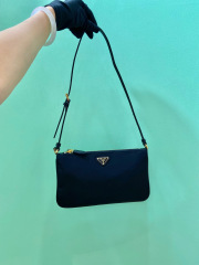 Prada  Underarm bag Size：24*14*3cm