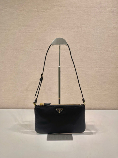 Prada  Underarm bag Size：24*14*3cm
