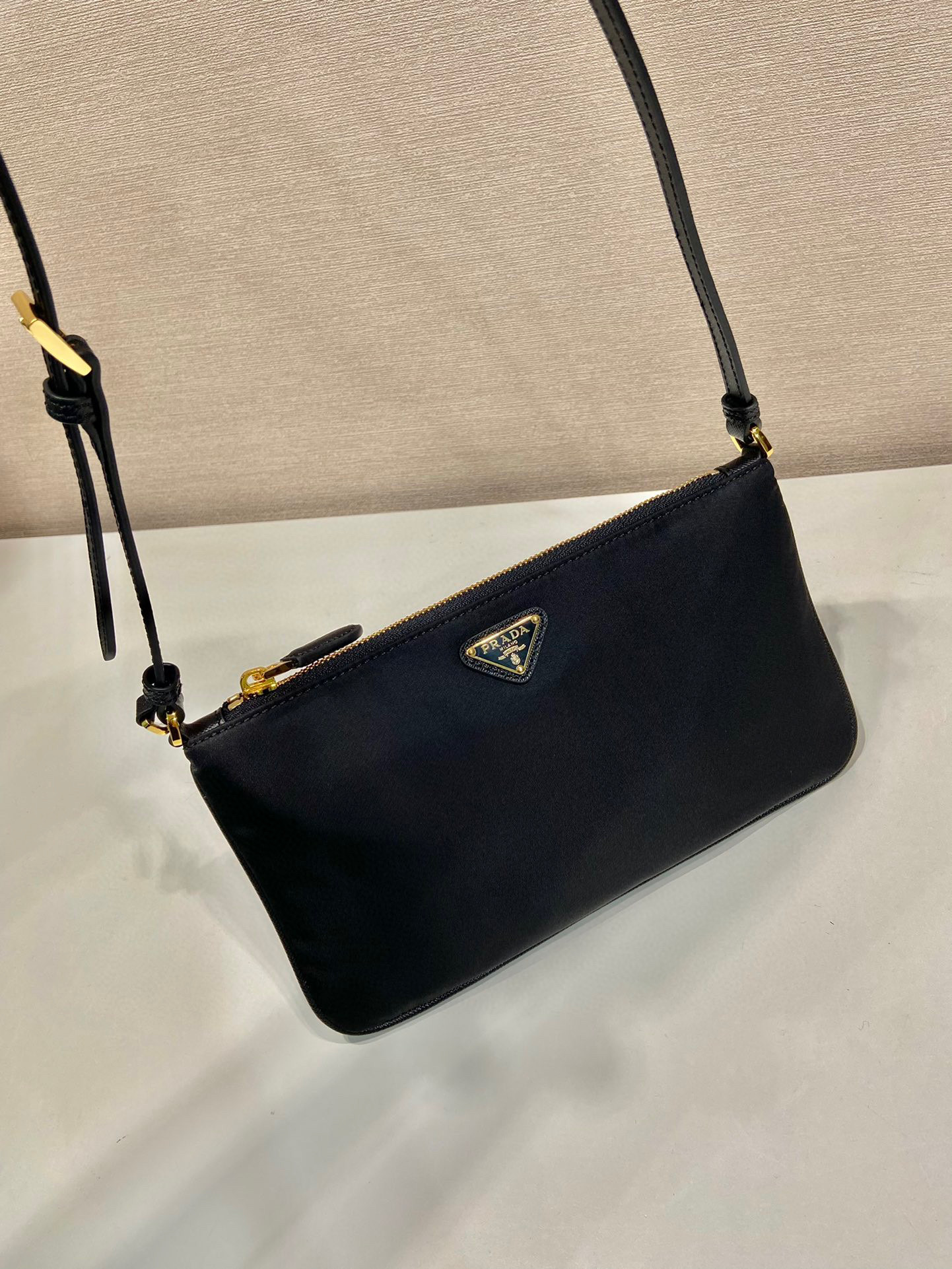 Prada  Underarm bag Size：24*14*3cm