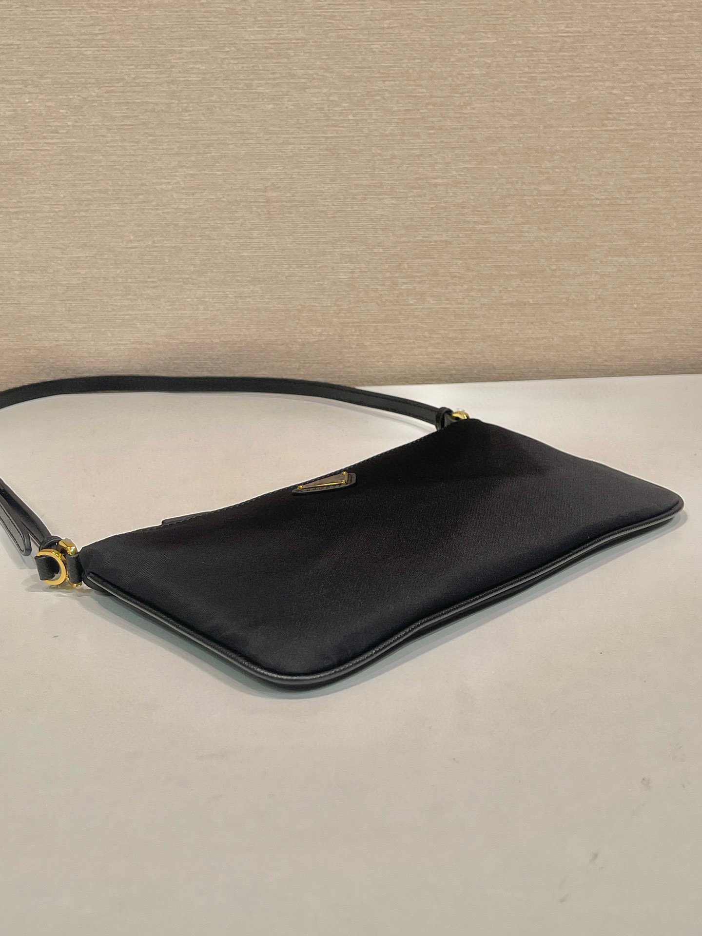 Prada  Underarm bag Size：24*14*3cm