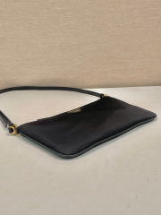 Prada  Underarm bag Size：24*14*3cm