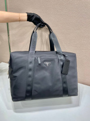 Prada 旅行包 尺寸：44.5*40*24cm
