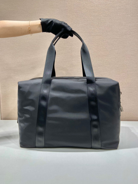 Prada 旅行包 尺寸：44.5*40*24cm