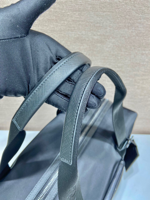 Prada 旅行包 尺寸：44.5*40*24cm