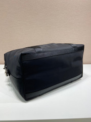 Prada 旅行包 尺寸：44.5*40*24cm