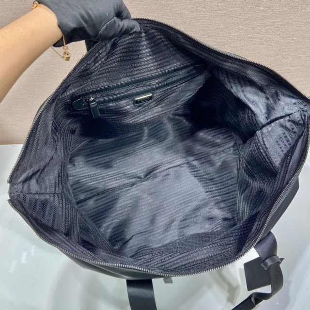 Prada 旅行包 尺寸：44.5*40*24cm