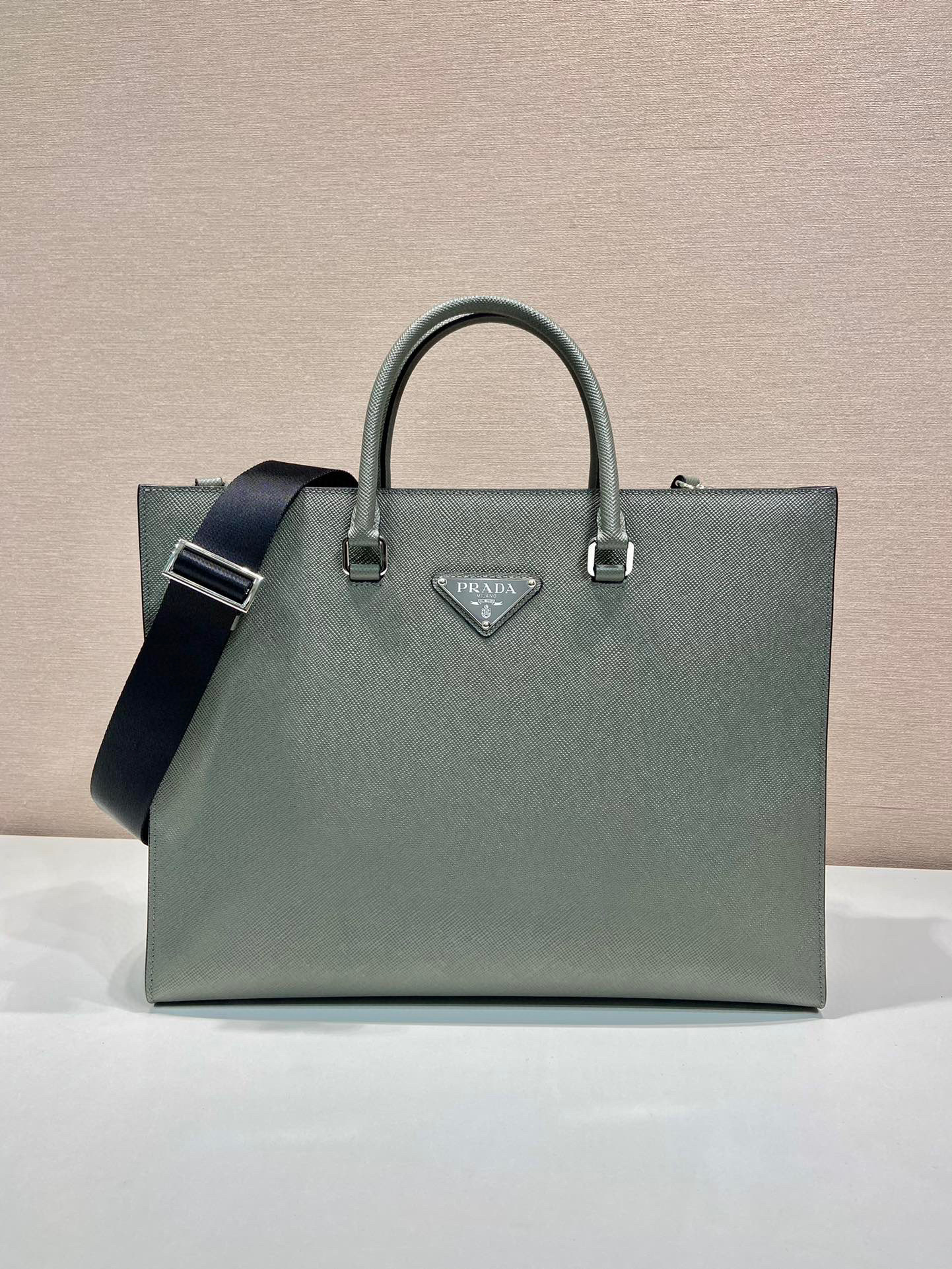 Prada 公文包 尺寸：40*30*9cm