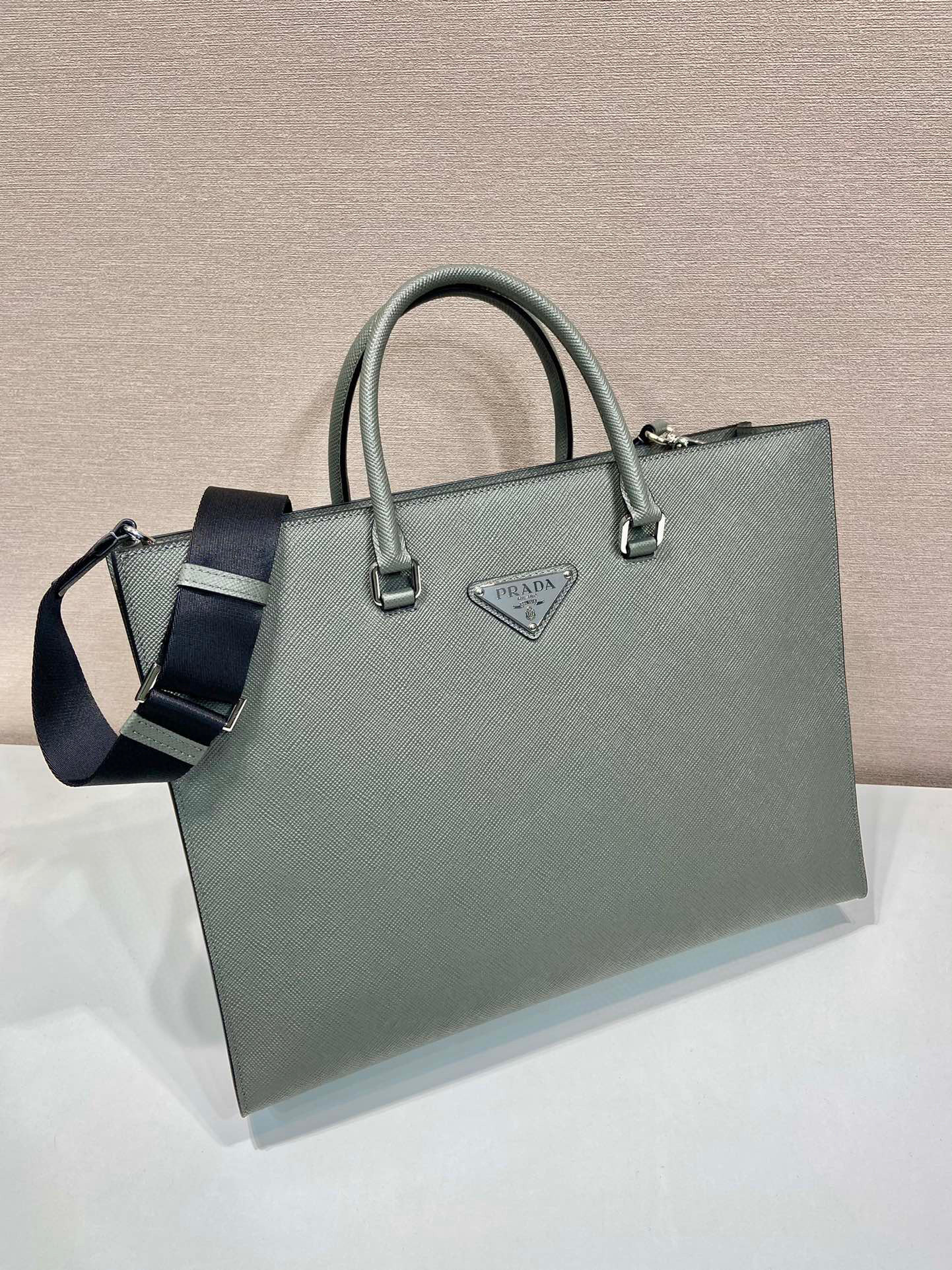 Prada 公文包 尺寸：40*30*9cm