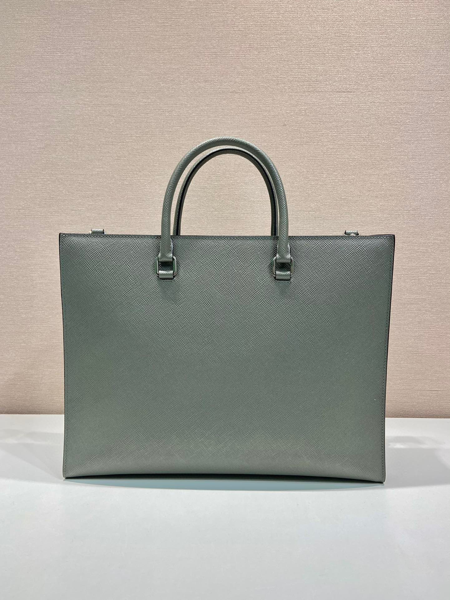 Prada 公文包 尺寸：40*30*9cm