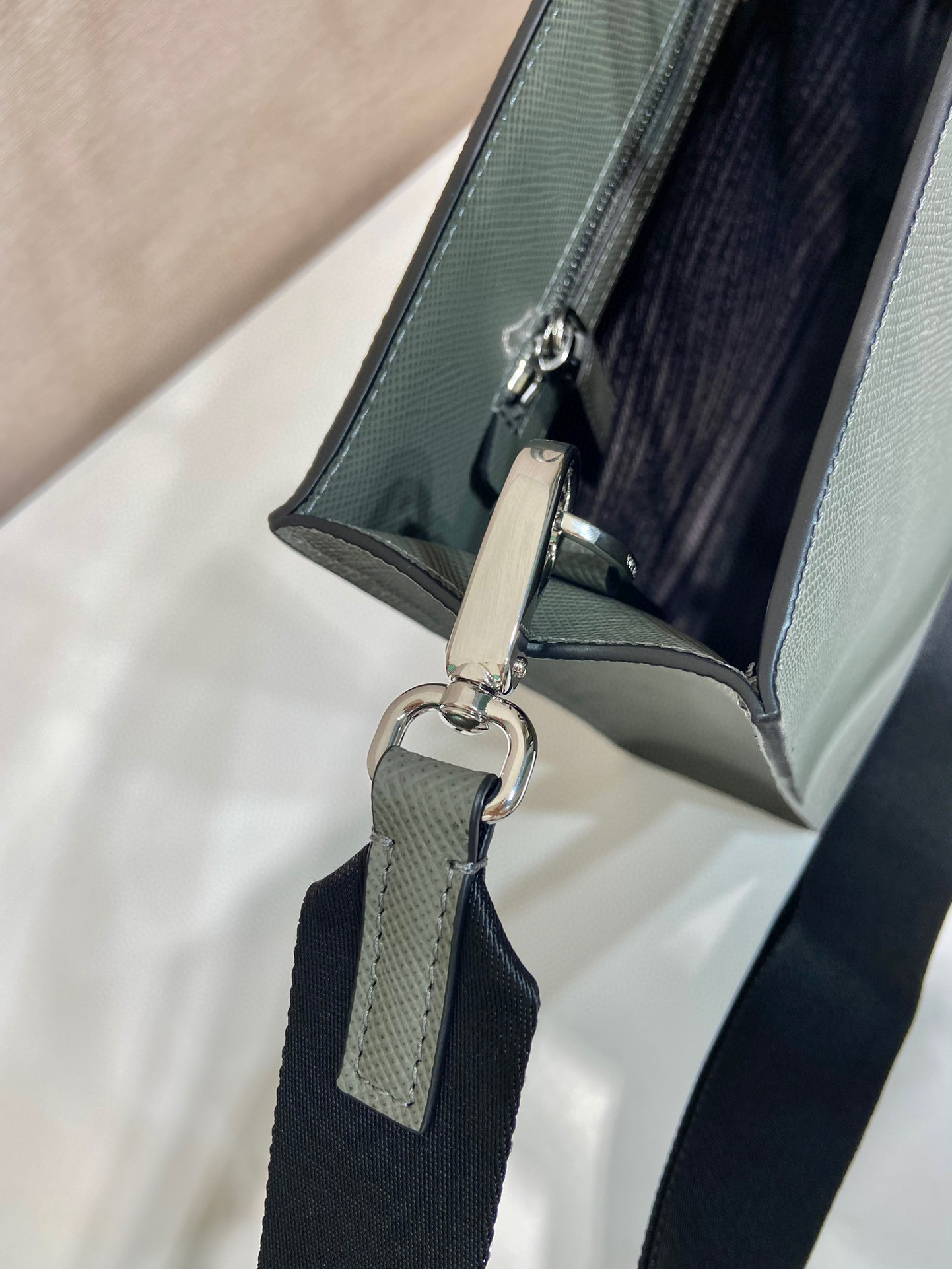 Prada 公文包 尺寸：40*30*9cm