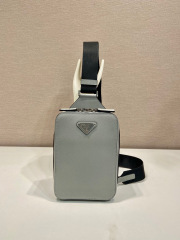 Prada 胸包 尺寸：14*20*5cm