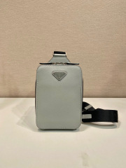 Prada 胸包 尺寸：14*20*5cm