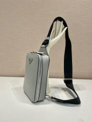 Prada 胸包 尺寸：14*20*5cm