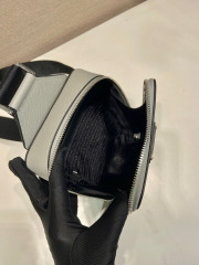 Prada 胸包 尺寸：14*20*5cm