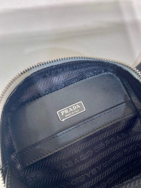Prada 胸包 尺寸：14*20*5cm