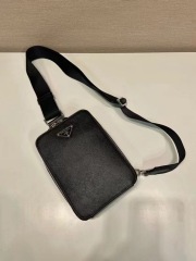 Prada 胸包 尺寸：14*20*5cm