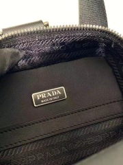 Prada 胸包 尺寸：14*20*5cm
