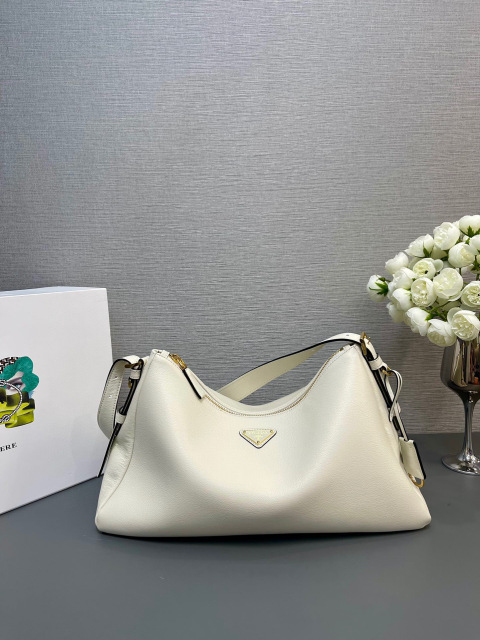 Prada 单肩包 尺寸：39*24*11.5cm