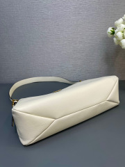 Prada 单肩包 尺寸：39*24*11.5cm