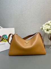 Prada 单肩包 尺寸：39*24*11.5cm