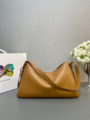Prada 单肩包 尺寸：39*24*11.5cm