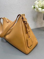 Prada 单肩包 尺寸：39*24*11.5cm