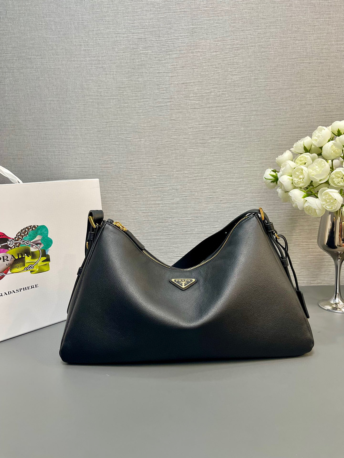 Prada 单肩包 尺寸：39*24*11.5cm